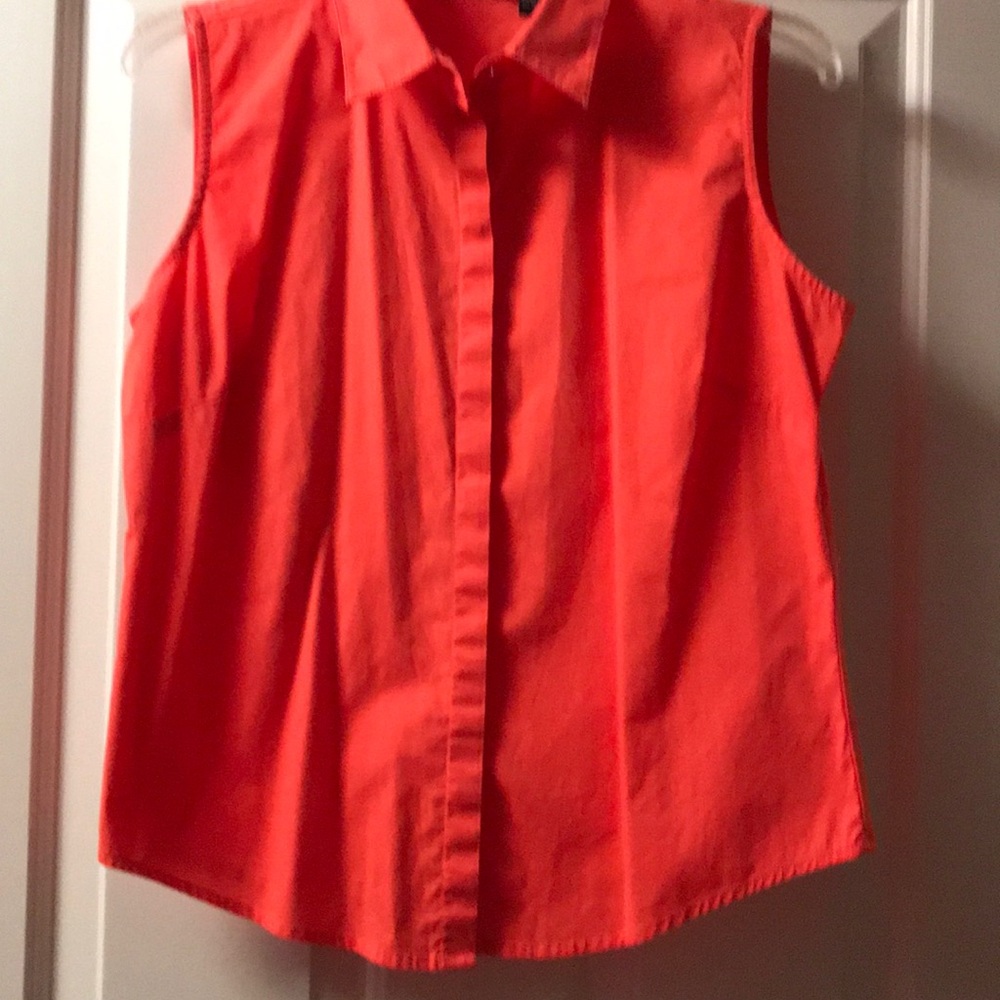 Sleeveless blouse